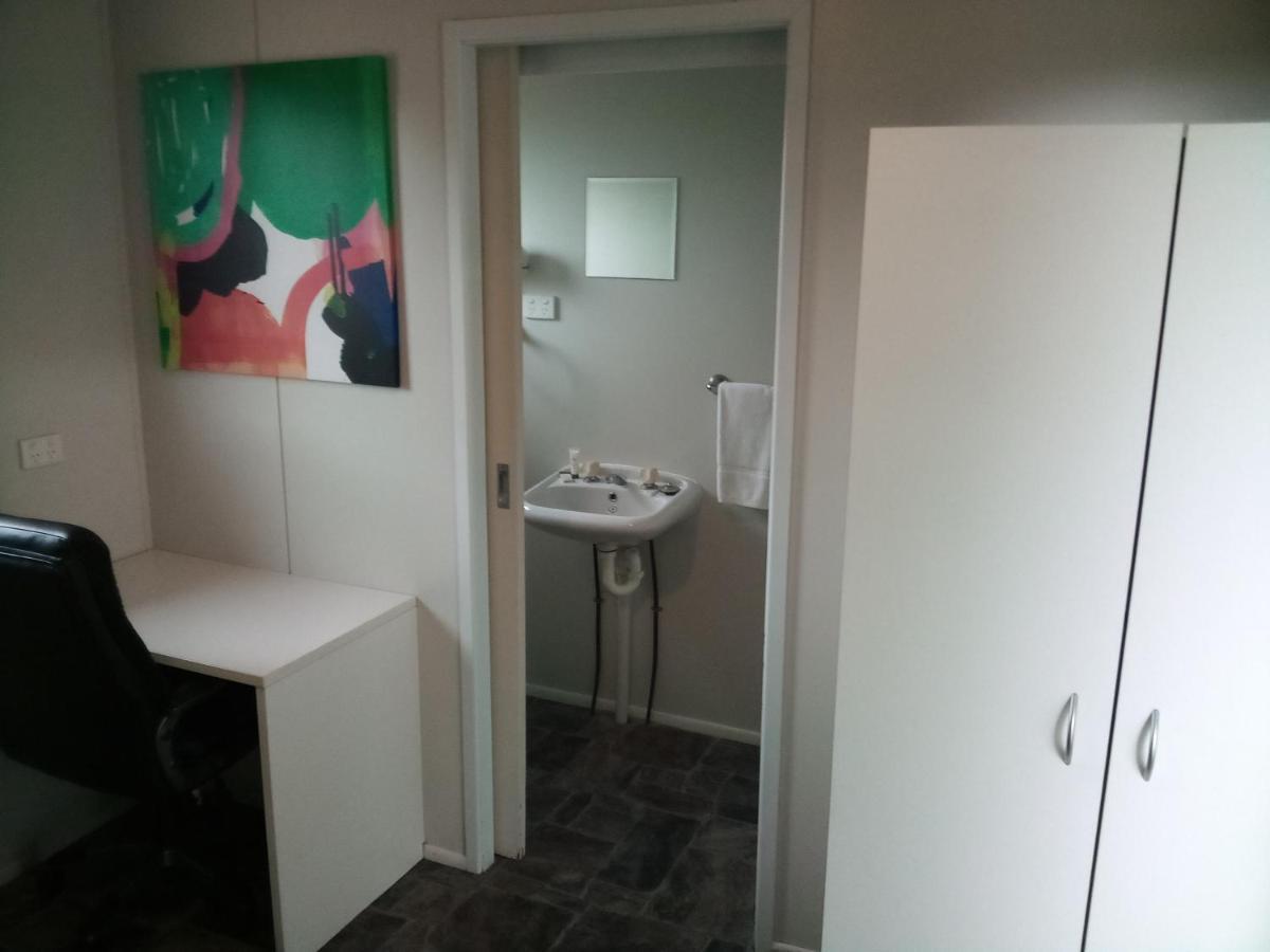 Bushchooks Travellers Village Bororen Zimmer foto