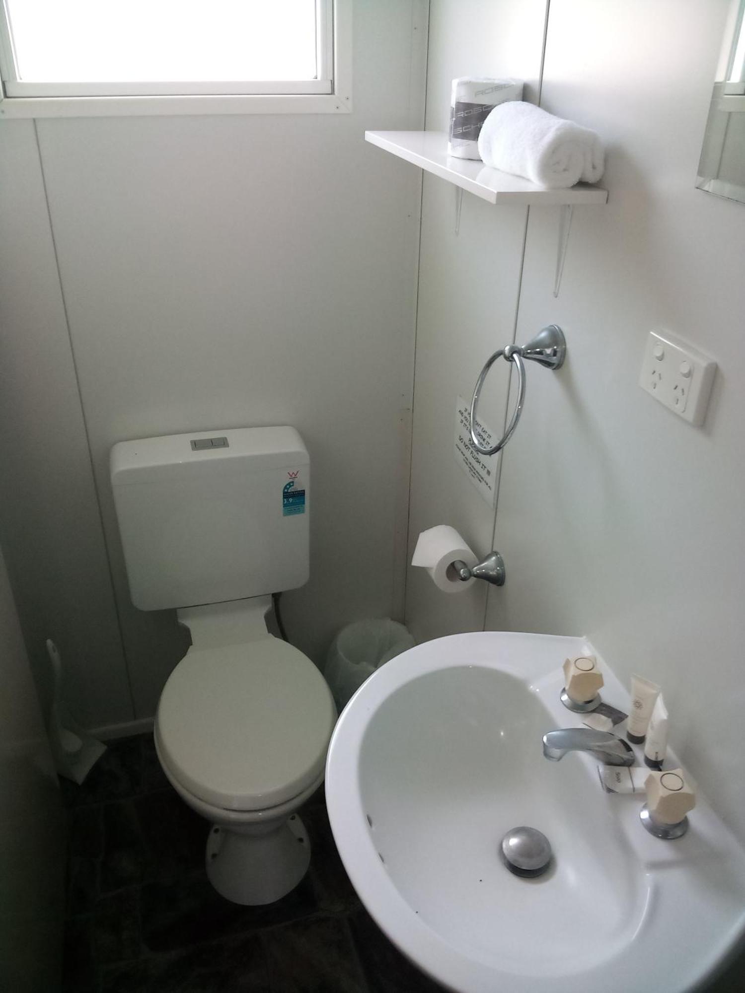 Bushchooks Travellers Village Bororen Zimmer foto
