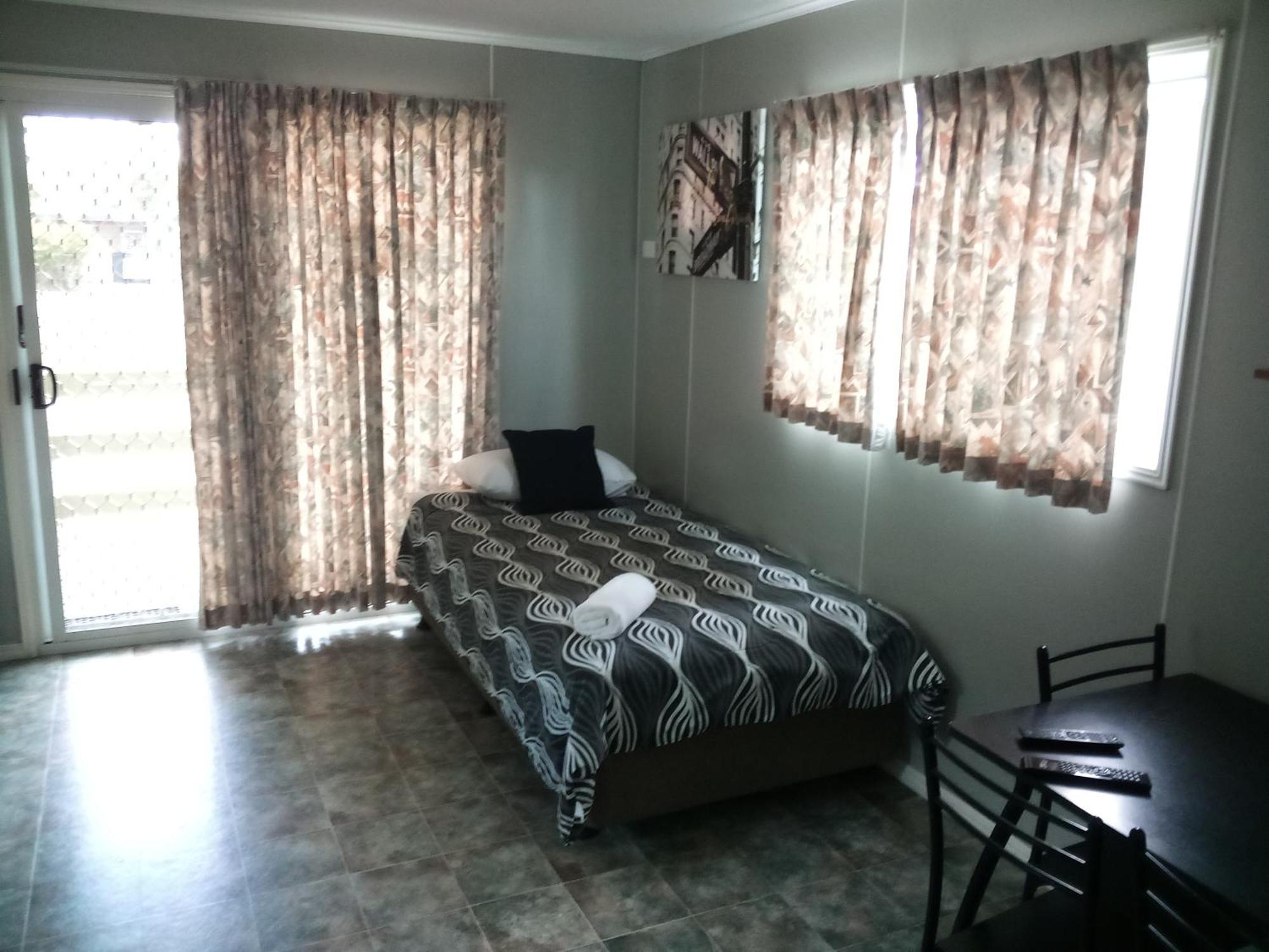 Bushchooks Travellers Village Bororen Zimmer foto