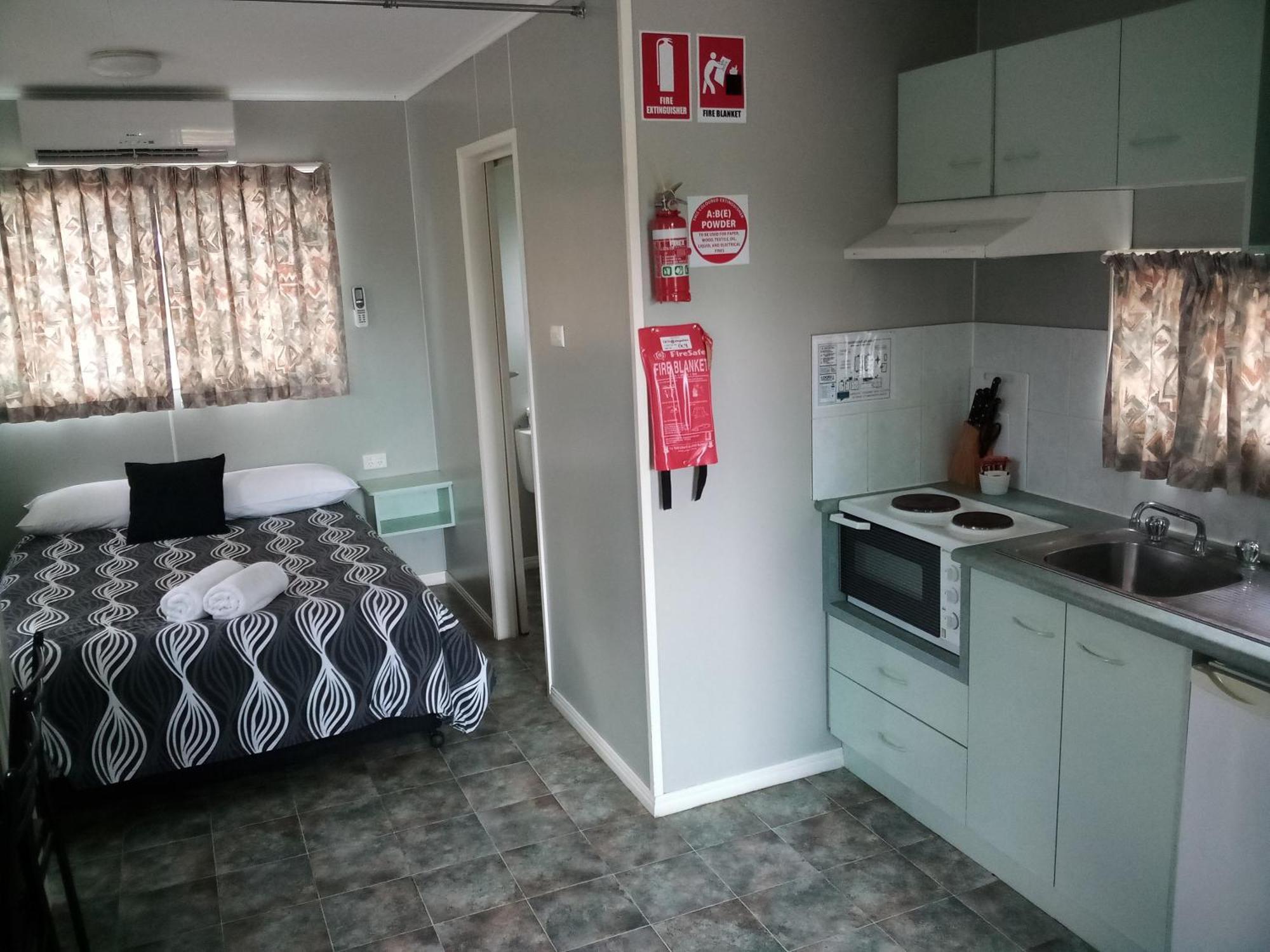 Bushchooks Travellers Village Bororen Zimmer foto